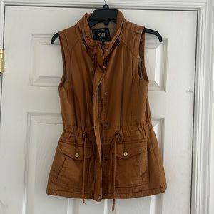 Women’s medium brown vest